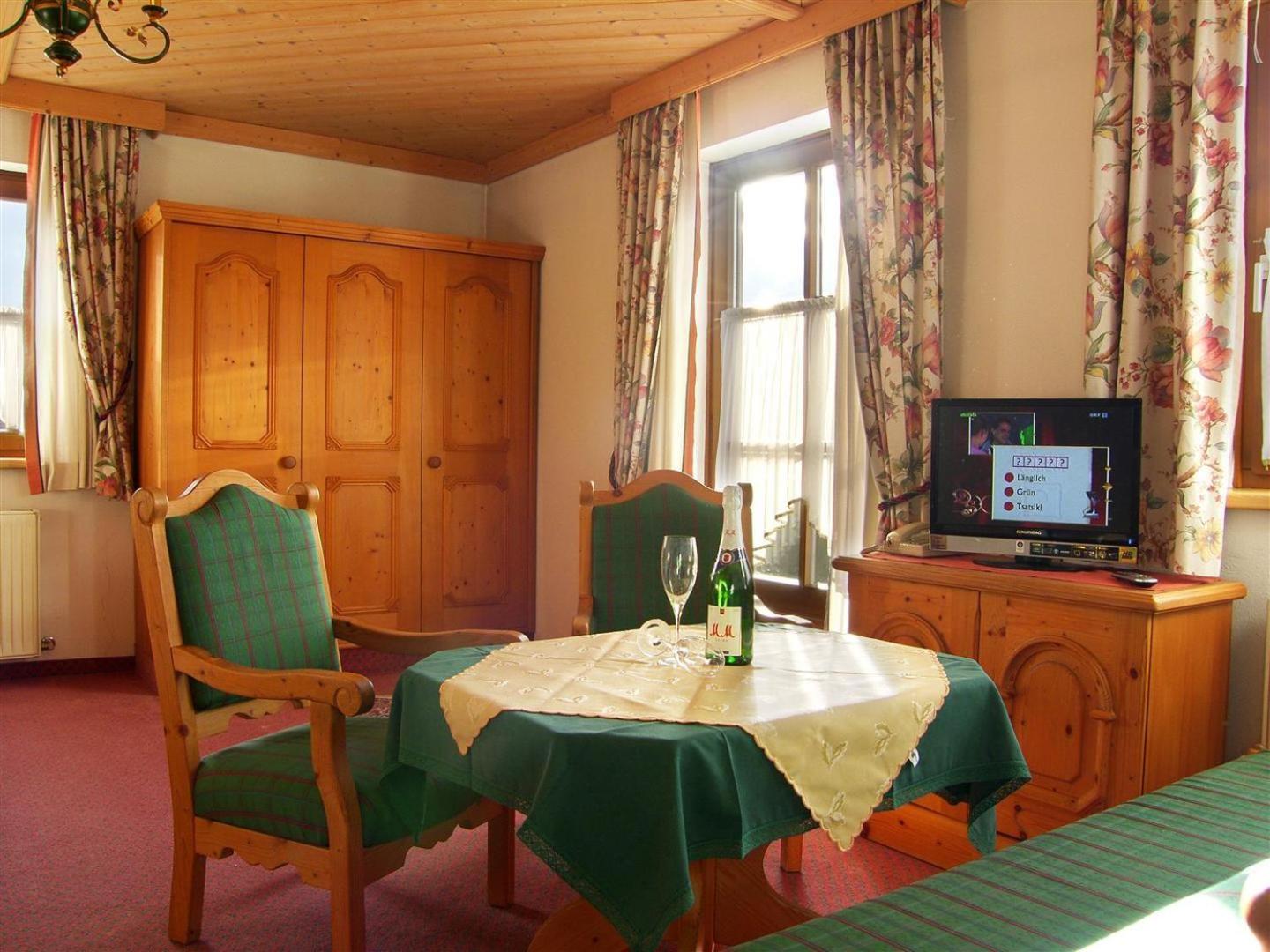 Haus Am Platz - Weitgasser Altenmarkt im Pongau Ngoại thất bức ảnh